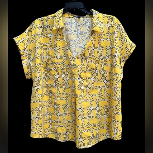 Yellow with Black and White Geometric Print Pullover V-Neck Women’s Top Size XL - Picture 3 of 6